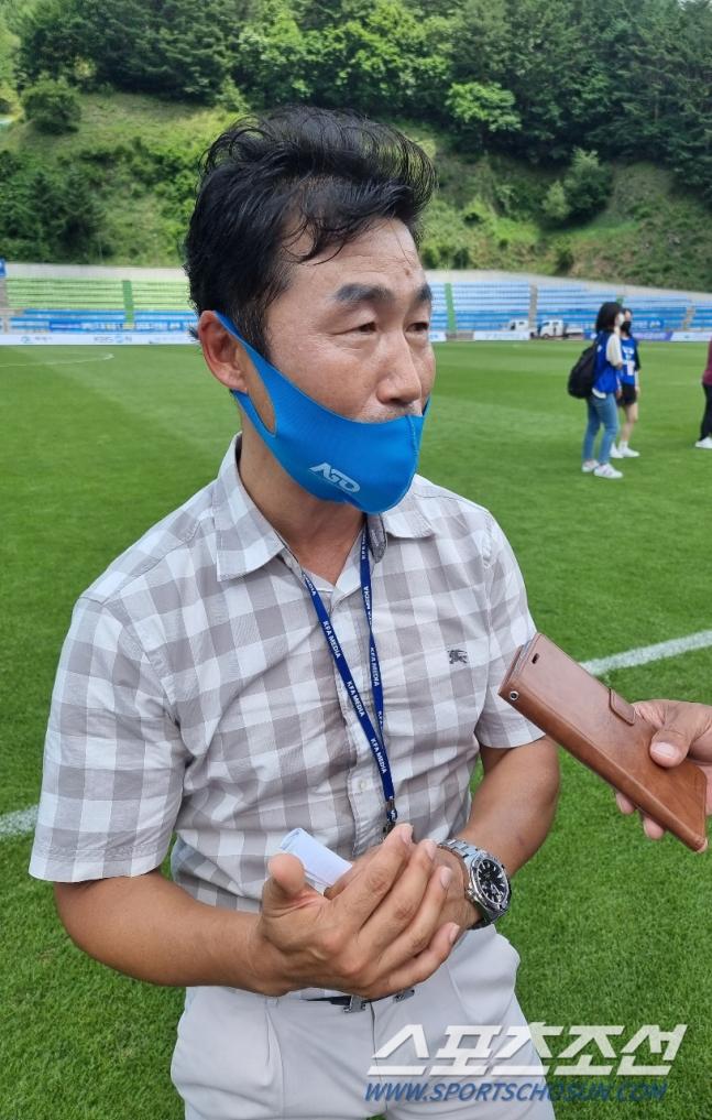 1, 2학년 대회 춘계-추계 석권 이끈 이장관 감독 '그냥 일어난 일 아냐'