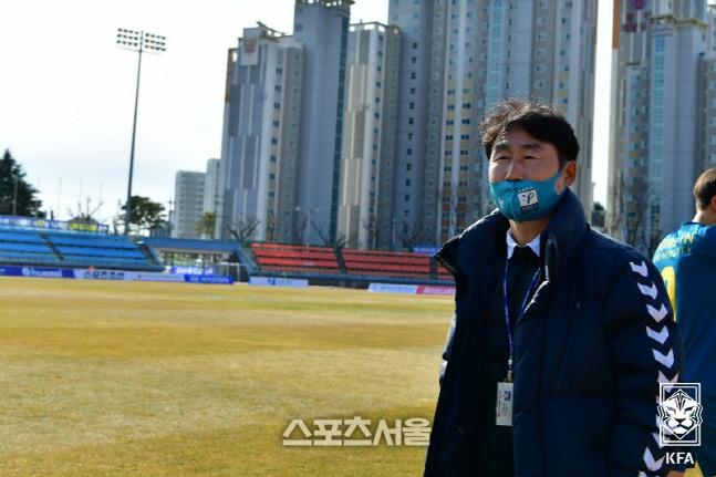 올해 1,2학년 대회 제패한 이장관 감독 '용인대 축구, 차별화돼 있다고 느껴'