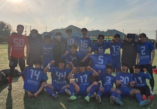 '뛸 수 있는 골키퍼가 없었습니다'…14명 중원대 첫 4강 미라클