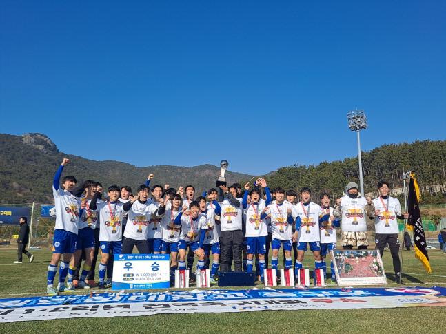 인천대, 저학년 대회 첫 출전→'우승 골인'…1,2학년 대학축구 통영기 제패
