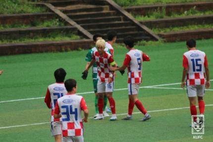 ‘디펜딩 챔피언’ 한남대·아주대, 대학축구 결승행… 2연패 도전