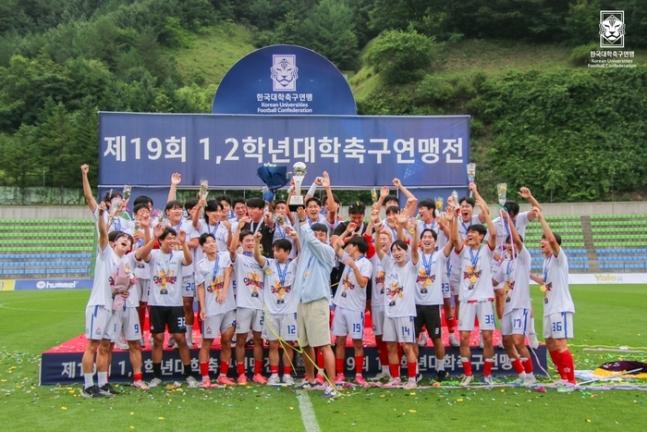 지난해 4관왕 이어 1,2학년 대회 최초 ‘3연패’ 역사 쓴 한남대…박규선 감독에게 ‘만족’은 없다